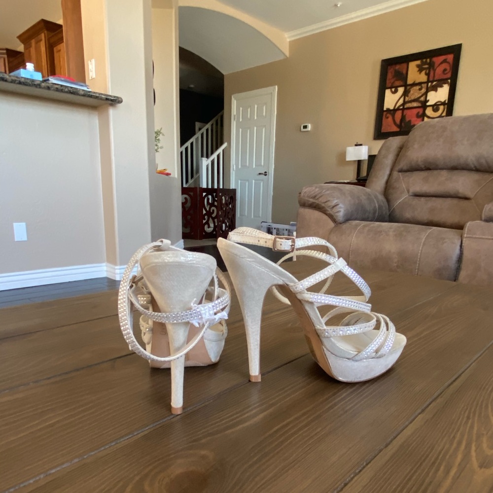 Aldo sandals size 7